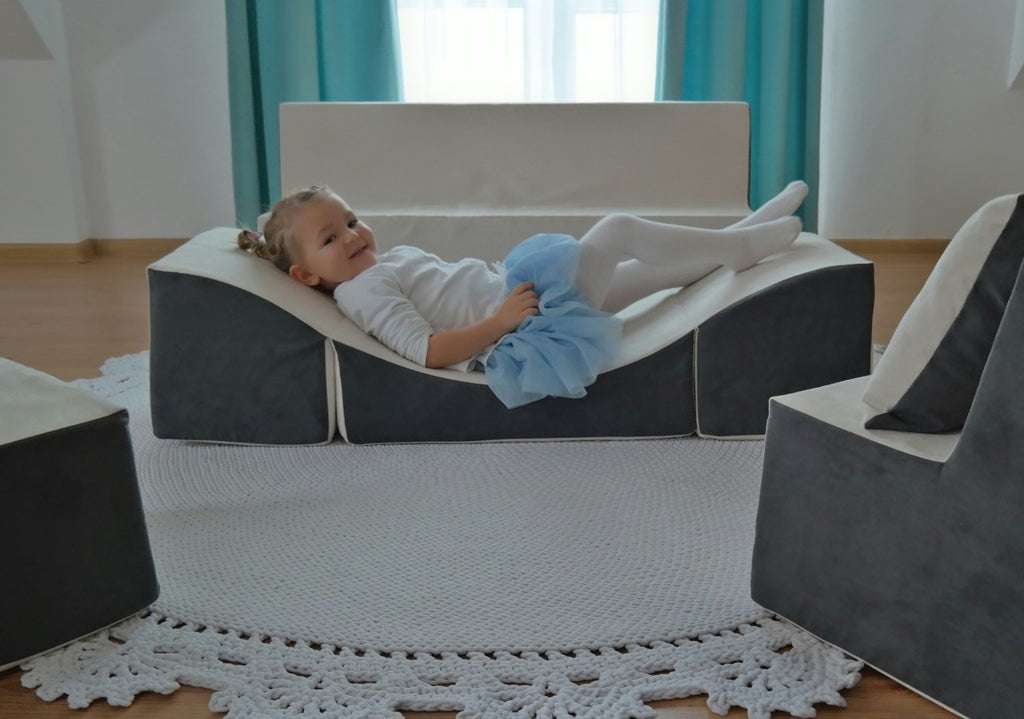 Barnmöbelset: 2xfåtölj + soffa + vilstol