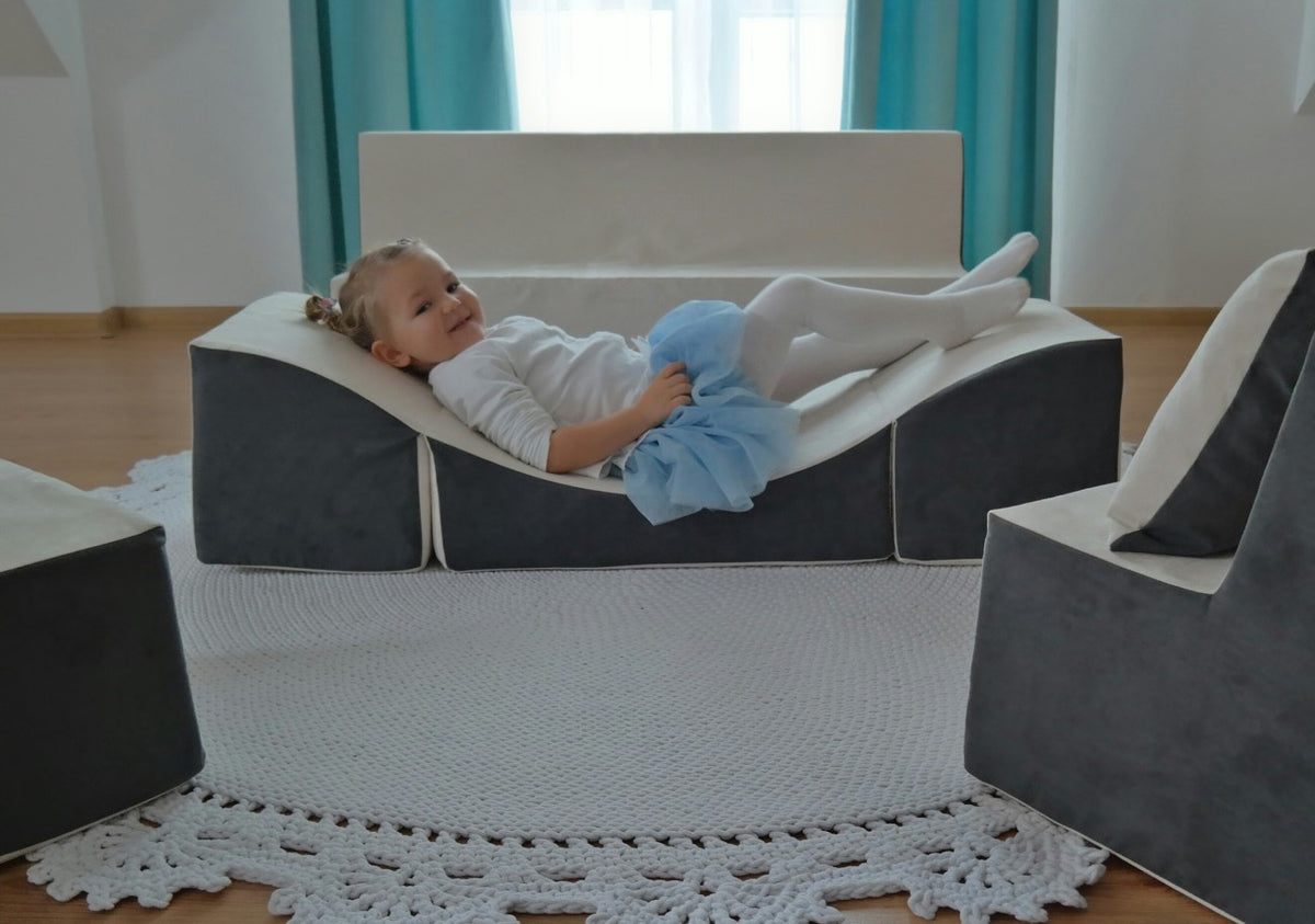 Barnmöbelset: 2xfåtölj + soffa + vilstol