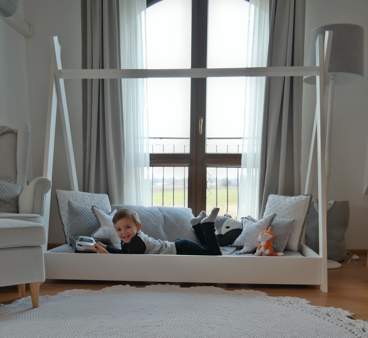 Tipiformad barnsäng i trä med ECO-madrass 160 × 80