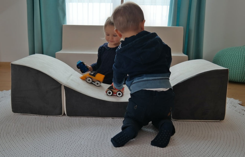 Barnmöbelset: 2xfåtölj + soffa + vilstol